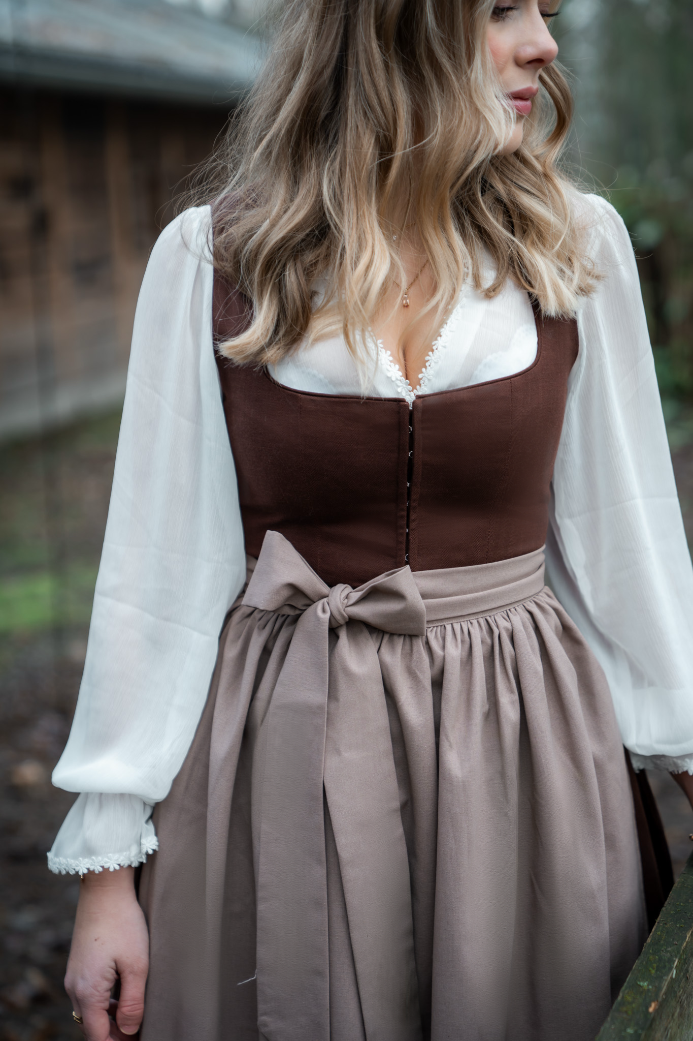 Braunes Dirndl aus Baumwolle & Leine