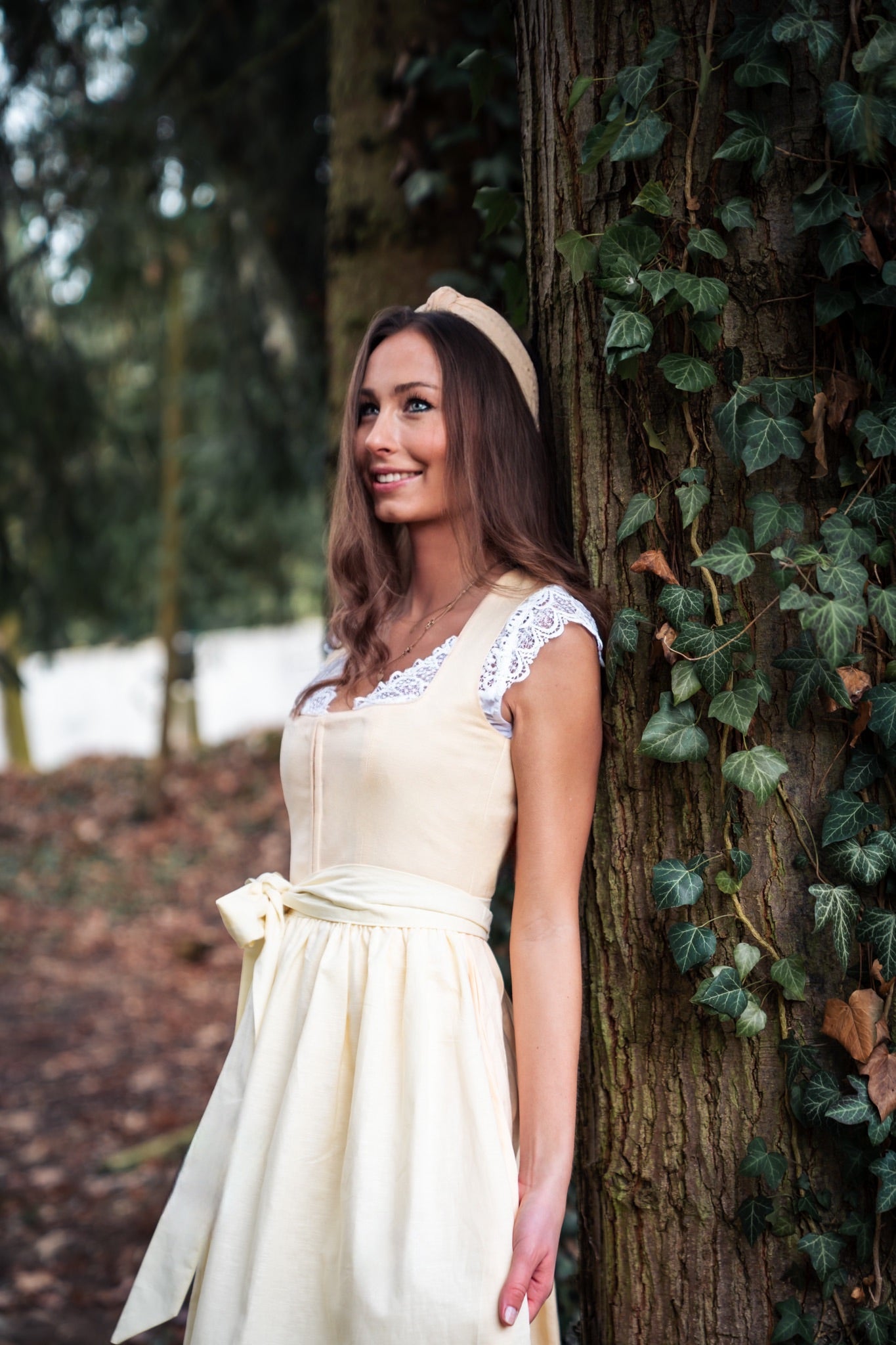 Gelbes Dirndl aus Baumwolle & Leine