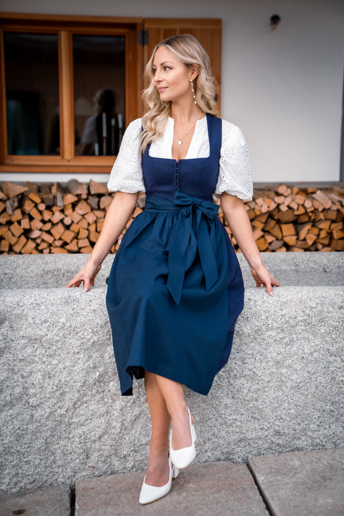 Blaues Dirndl aus Baumwolle & Leine