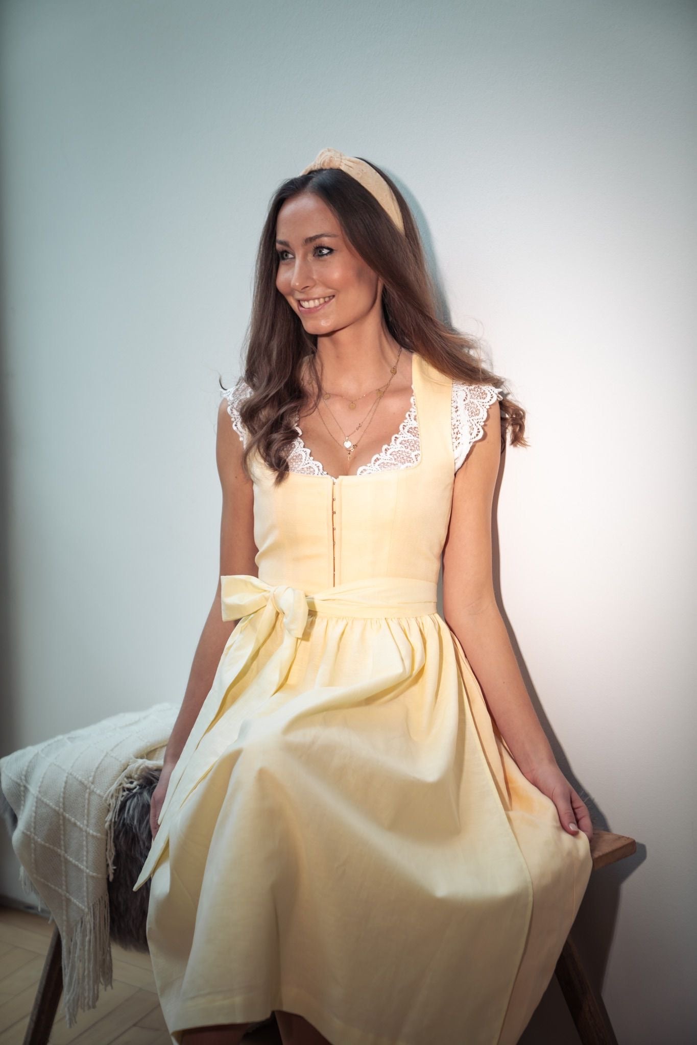 Gelbes Dirndl aus Baumwolle & Leine