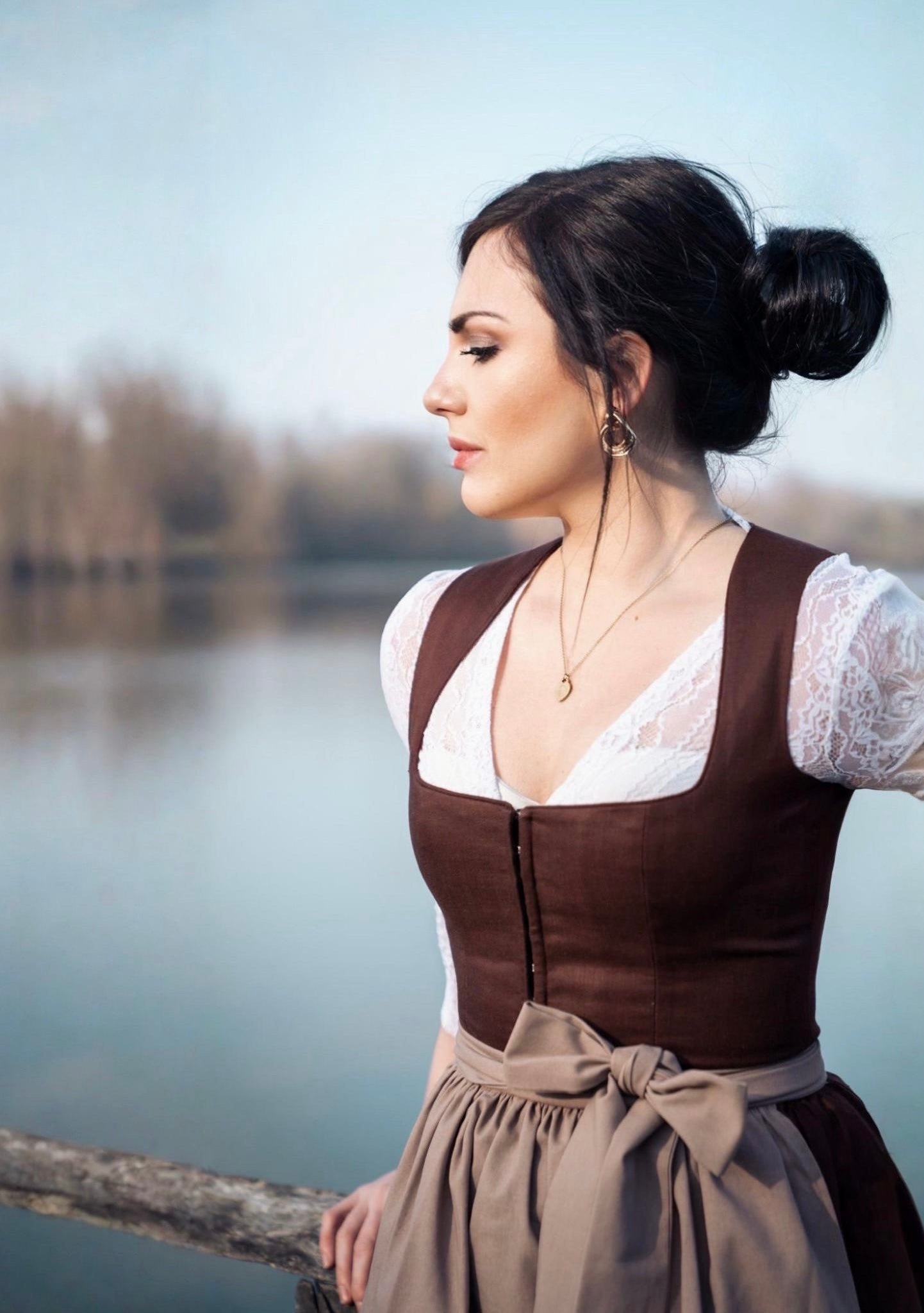 Braunes Dirndl aus Baumwolle & Leine