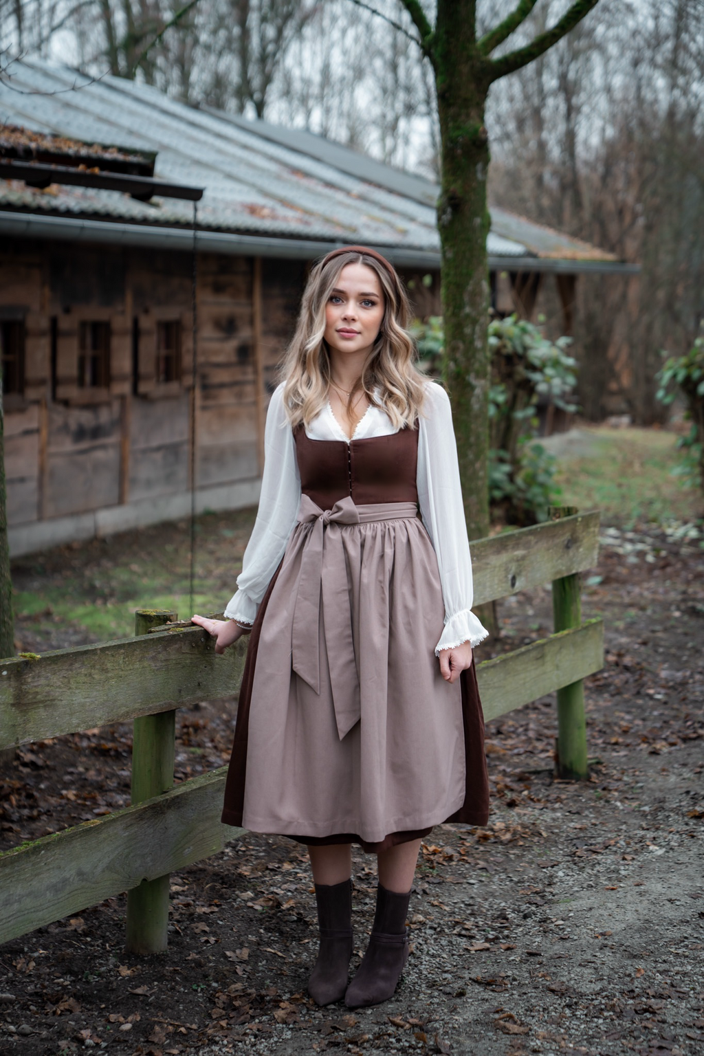 Braunes Dirndl aus Baumwolle & Leine