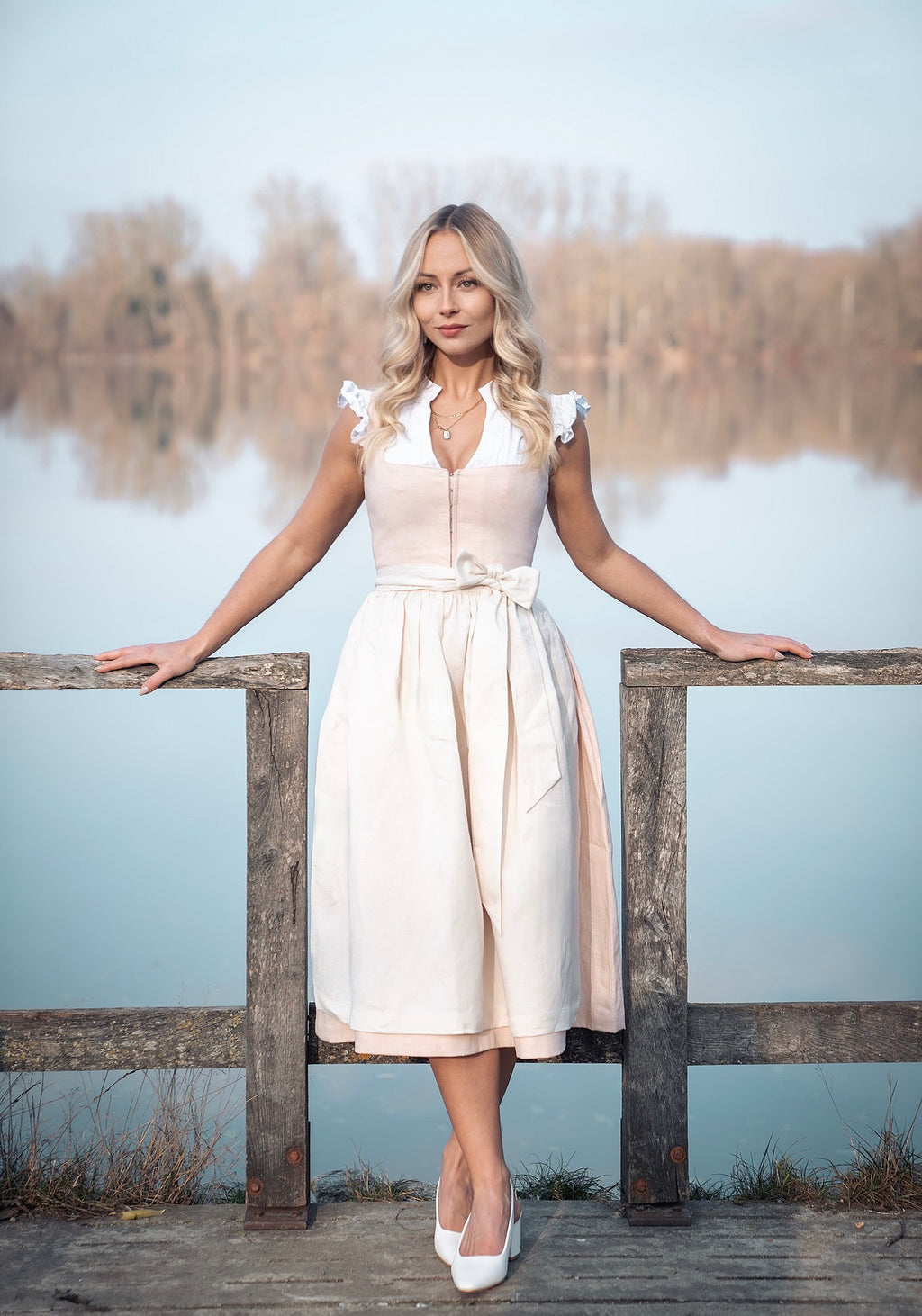 Rosa Dirndl aus Baumwolle & Leine